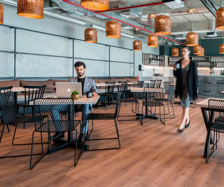 Coworking Edificio Leuro de Oficinas Prime en Alquiler en Miraflores Key Partners