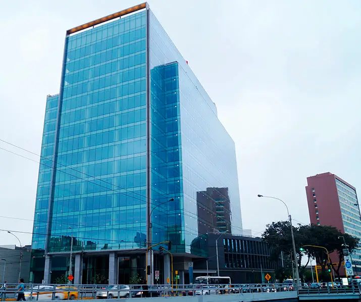 Fachada Edificio Leuro de Oficinas Prime en Alquiler en Miraflores Key Partners