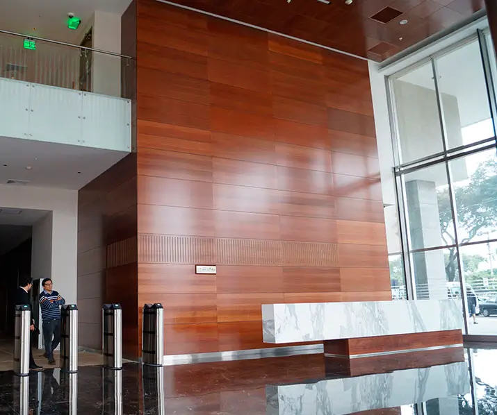 Lobby Edificio Leuro de Oficinas Prime en Alquiler en Miraflores Key Partners