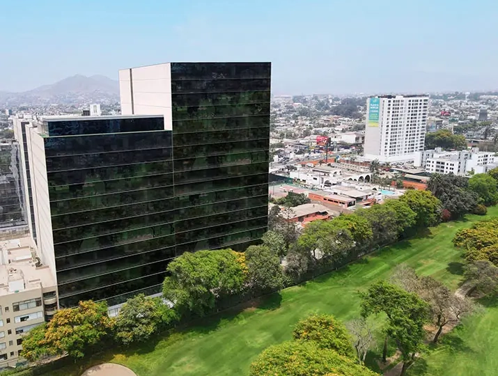 centro empresarial los inkas oficinas en venta y en alquiler foto de lejos